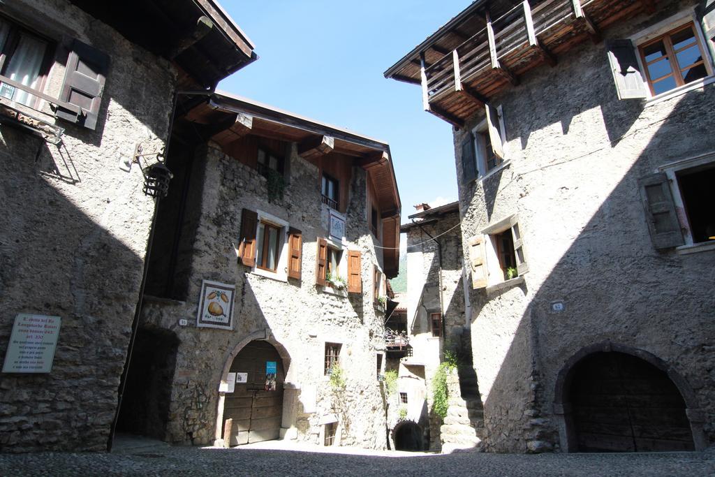 La Piazzetta Di Canale B&B Tenno Exterior photo